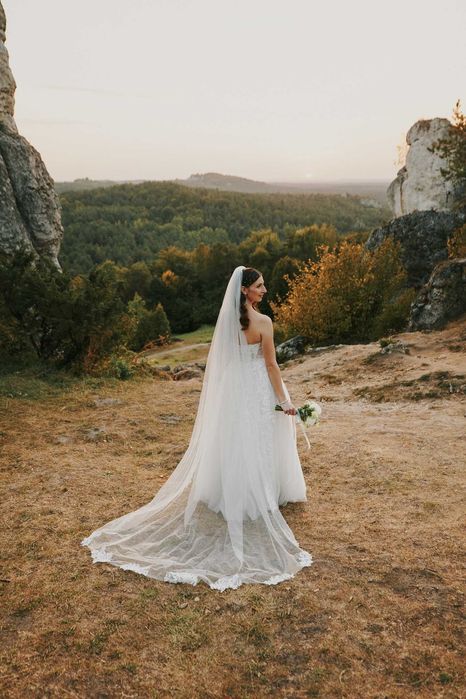 Suknia ślubna gorsetowa