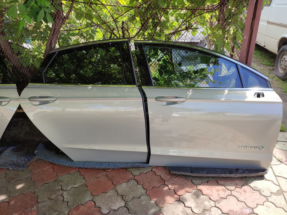 Стойка с порогом на форд фьюжн