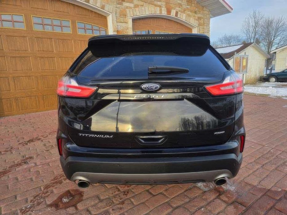 Ford Edge Titanium      2024