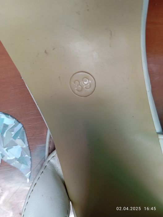 Шкіряні босоніжки