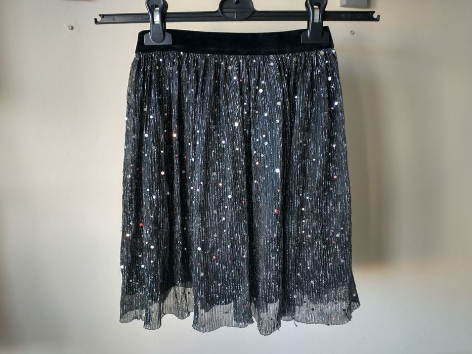 Piękna spódnica z błyszczącym tiulem w gumkę Sinsay na 134