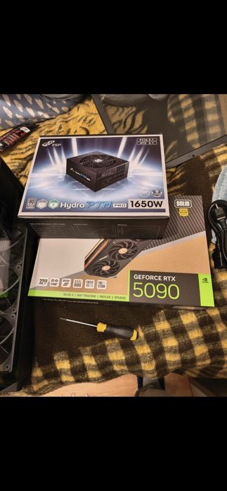 RTX 5090 Ryzen 9 9950X3D (entusiasta)