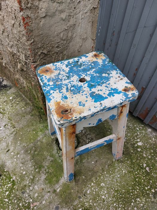 Banco de taberna rústico de madeira maciça 

Banco antigo, com um