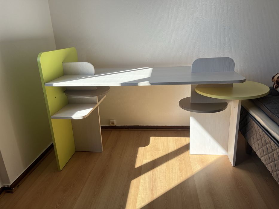 Secretária infantil com possibilidade de entrega