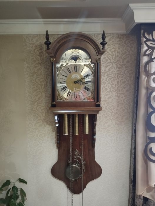 Антикварний настінний годинник