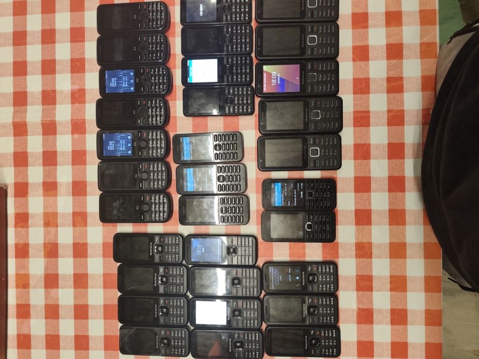 Telemóveis Mobiwire e Nokia
