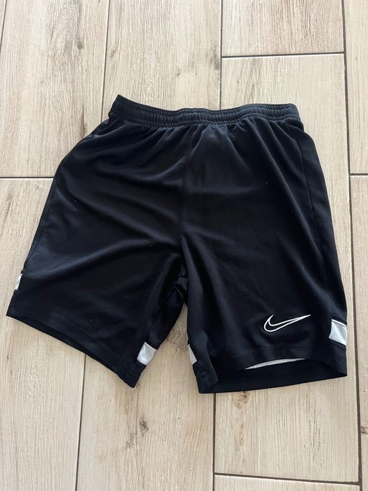 Спортивні шорти Nike в чудовому стані