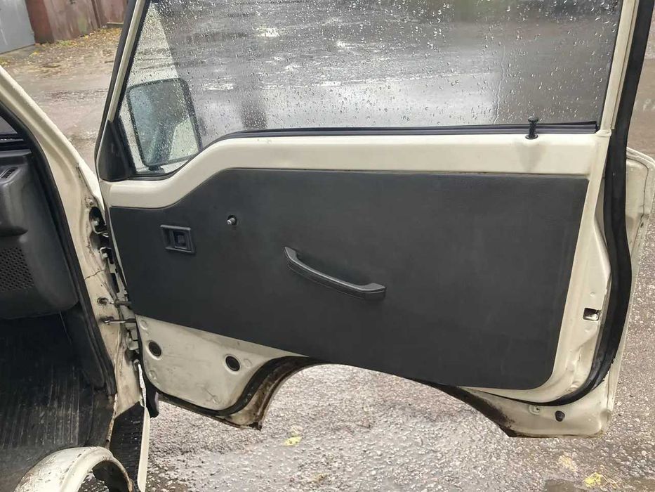 Міцубісі Л300 Mitsubishi L300 вантажопасажирський