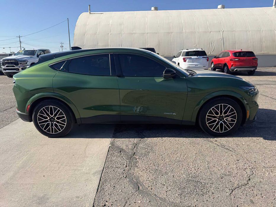 Ford Mustang Mach-E Premium      2025