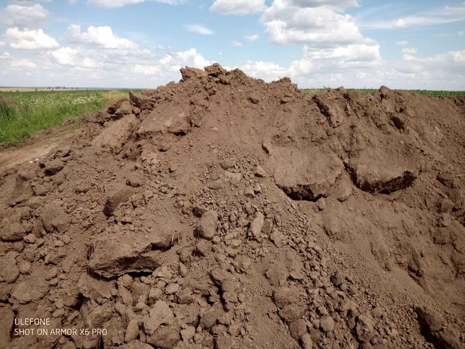 Продаю чорнозем,є