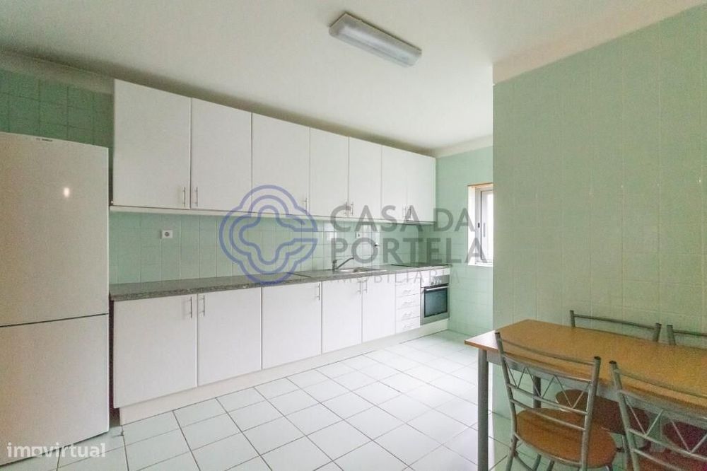Andar - Moradia T3 , em São joao de Vêr , com Garagem fechada .