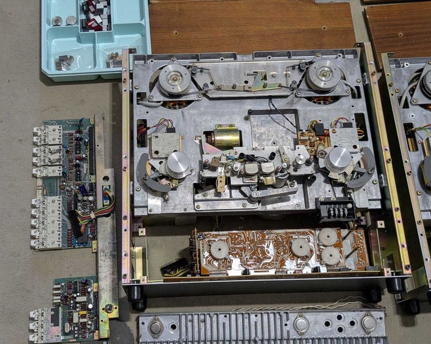 Lote de peças de 2 gravadores Revox A700