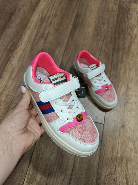 Кросівки на дівчинку
