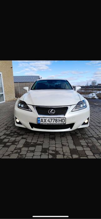 Lexus is250 awd (2012)