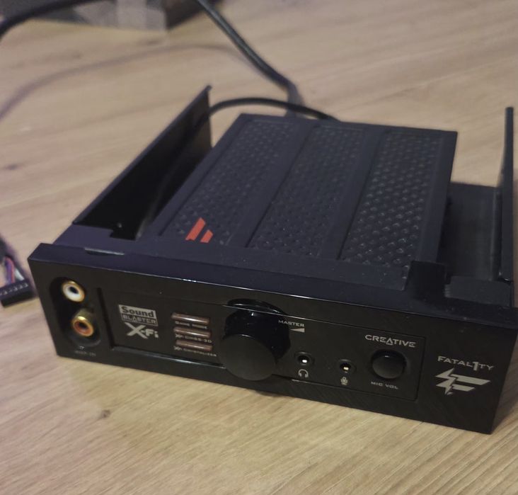 Karta dźwiękowa Creative Sound Blaster X-Fi Titanium Fatal1ty SB0880 + Panel SB1110 pci-e pci express