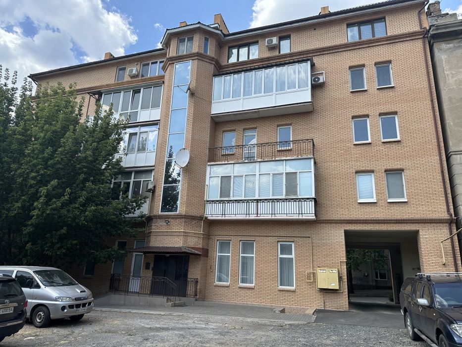 Продам 4х к.кв в новом сданном доме в центре города, ул. Никольская