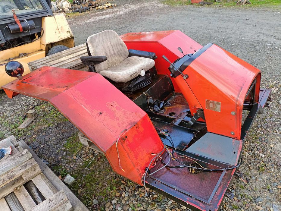 podest zetor konsola błotniki pedały kabrio 7211,7011,5211,5011,6011