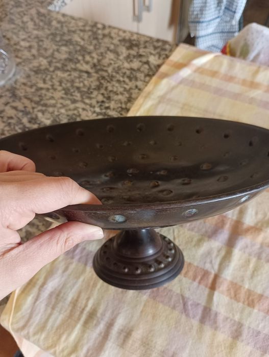 Fruteira antiga de metal