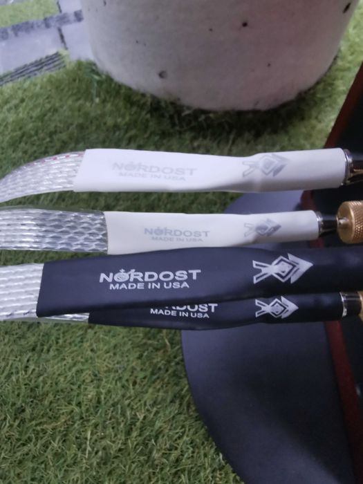 Przewody głośnikowe "Nordost Valhalla" bi wire.