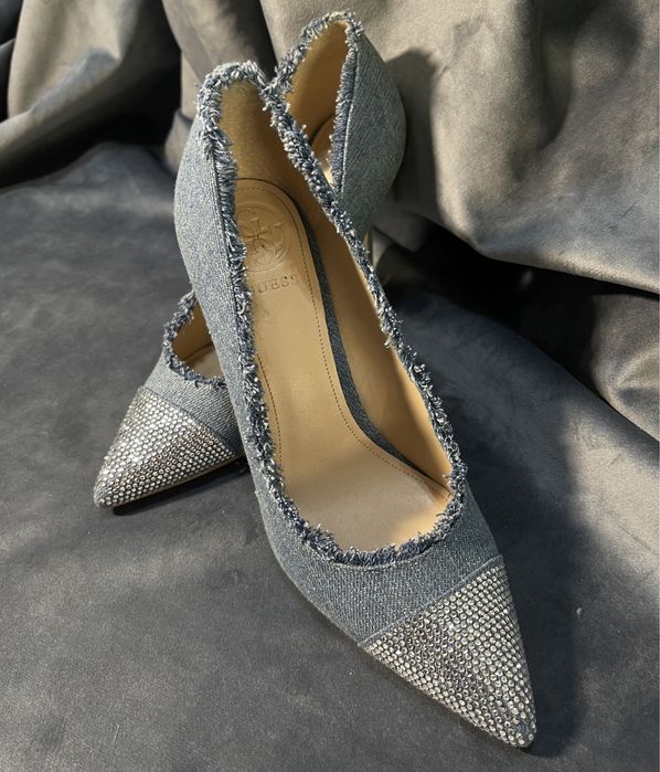 Szpilki Guess rozmiar 36