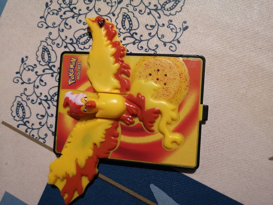 Brinquedo Burger King Moltres Pokemon do filme de 2000