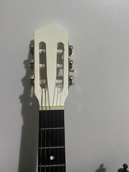 Guitarra clássica pequena  branca