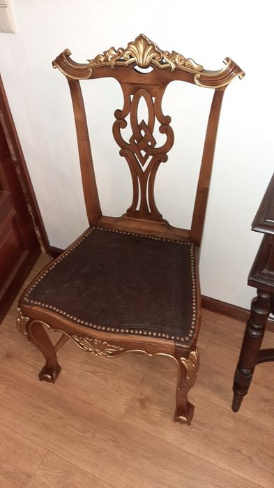 Cadeira   Luís xv garras leão. Com tampo original em couro