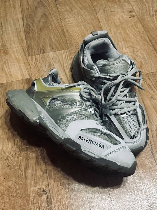 balenciaga track 1 grey clear sole