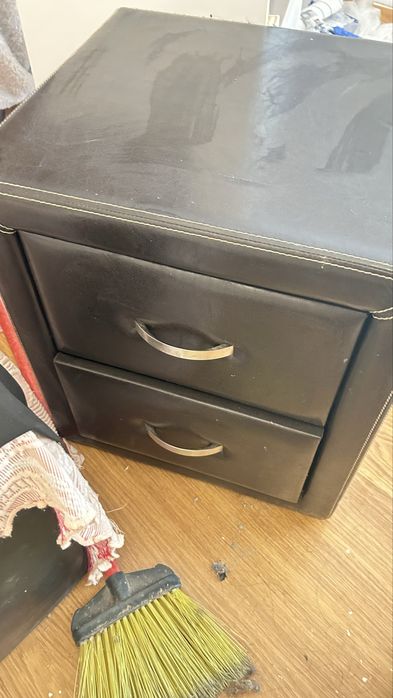 Comoda  castanha escura