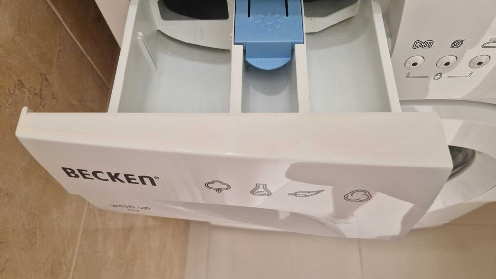 Máquina de Lavar Roupa Becken, 6Kg