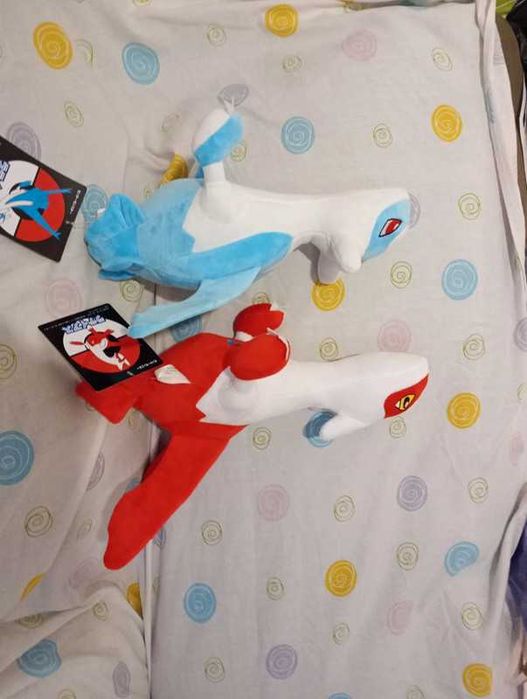 Pokémon peluche latios e latias