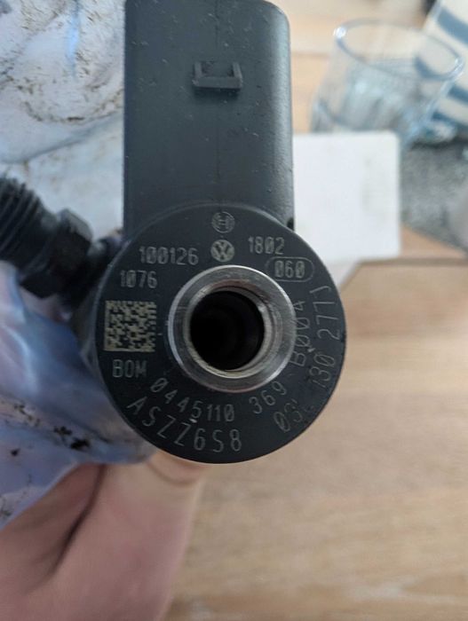 Wtryskiwacz 2.0 TDI 03L130277J Bosch - do regeneracji