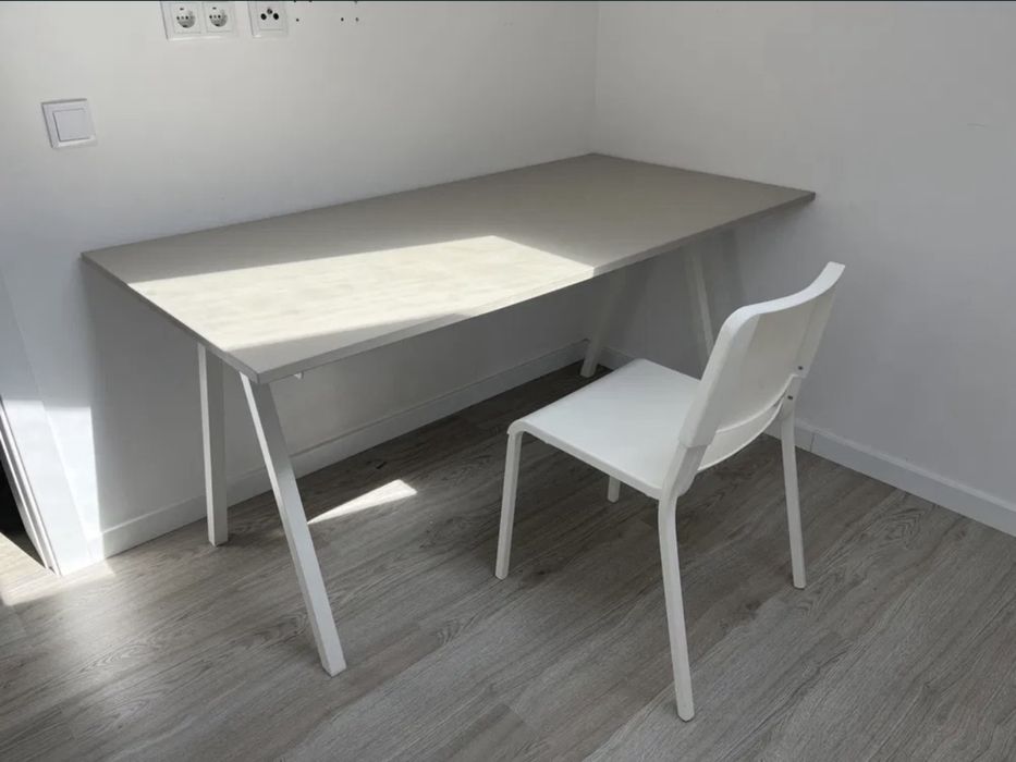 Secretária IKEA TROTTEN 160x80 (oferta da cadeira)