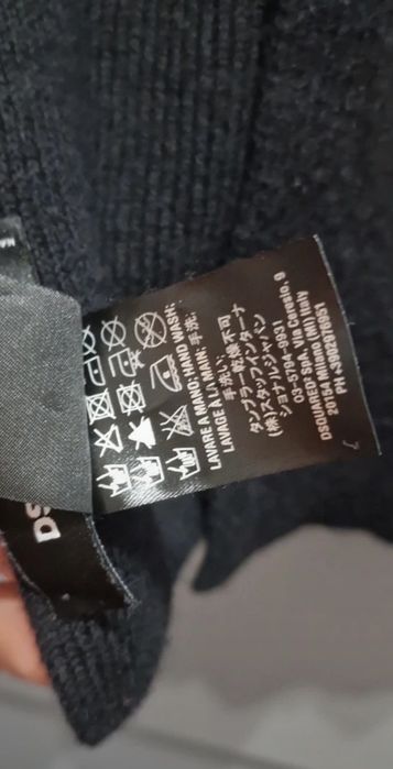 Dsquared2 czarny piękny szalik