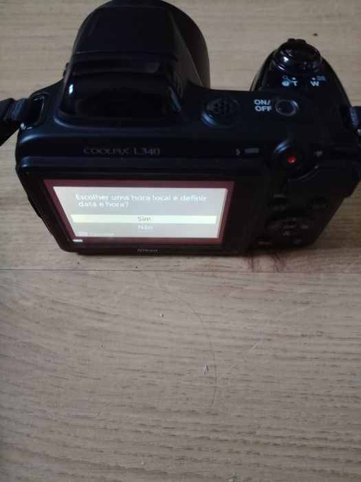 Máquina fotográfica Nikon em bom estado.