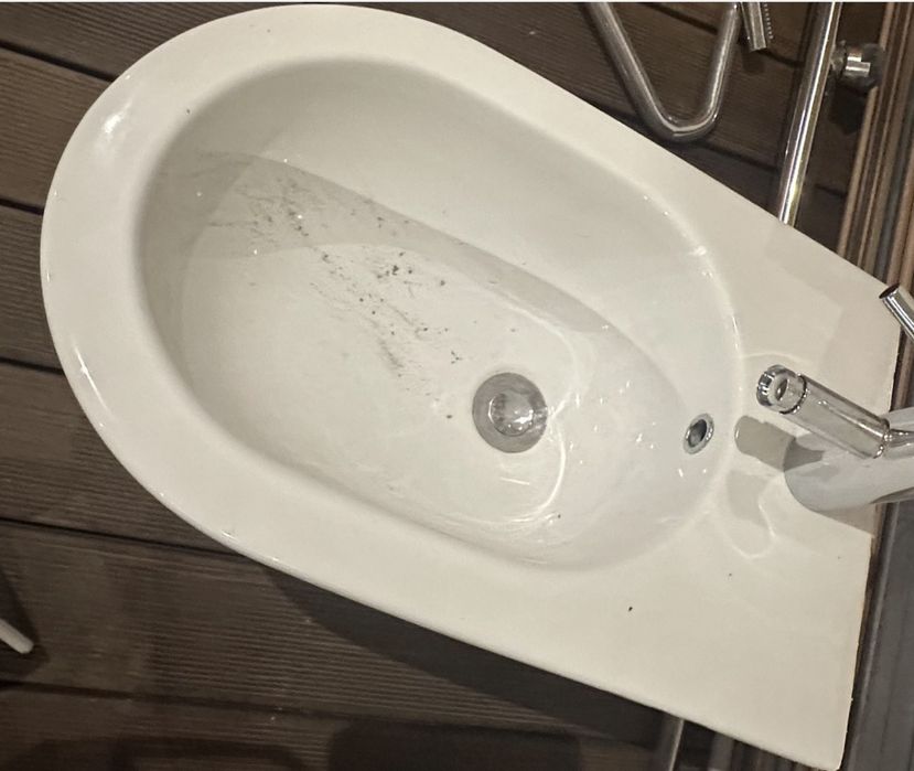 Bide suspenso em branco brilhante