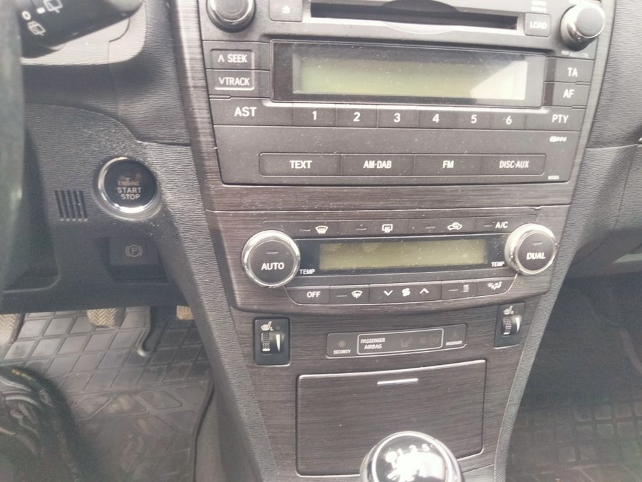 Продам toyota avensis