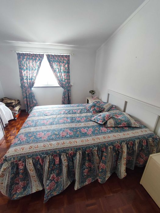 Conjunto cortinados e colcha de cama