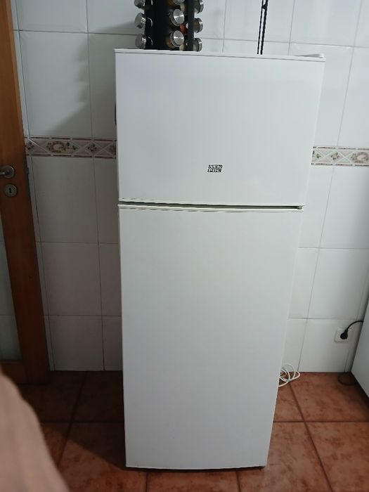 Frigorífico bem conservado