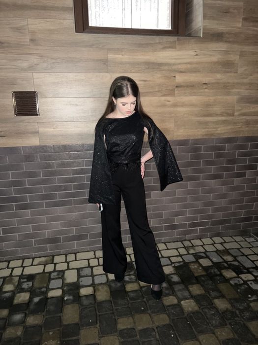 Продаю костюм