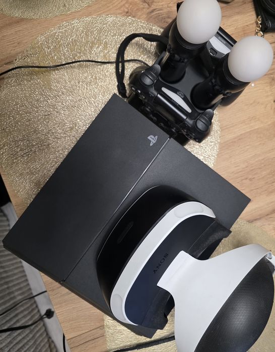 Konsola Playstation 4 plus PS VR plus 2 pady i PS Move