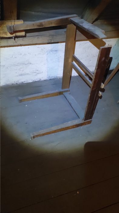 Stół uszkodzony do oddania.