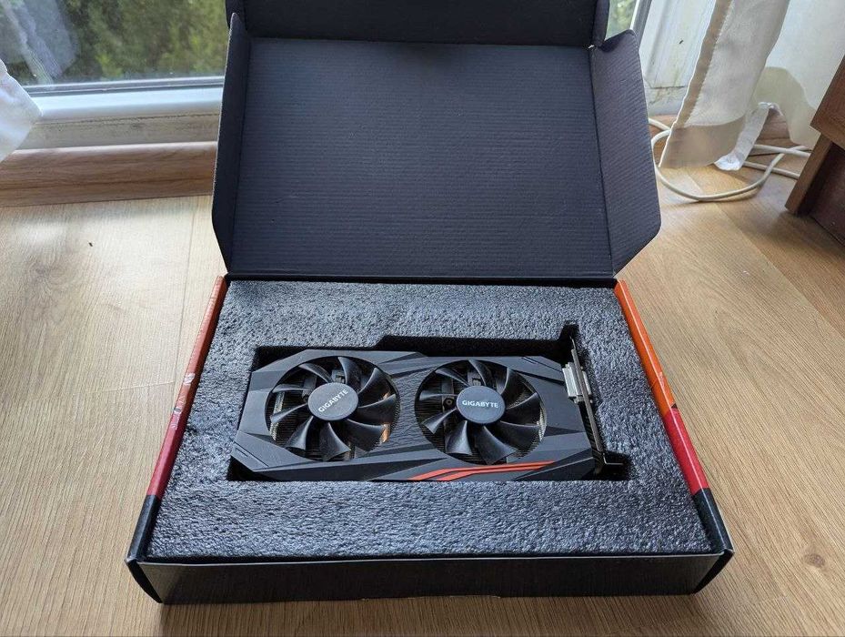 | Ігрова відеокарта Gigabyte RX 570 4GB |