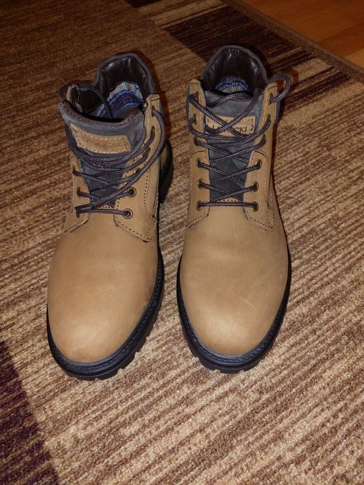 Sprzedam nowe buty zimowe typu traperki rozmiar 42.5