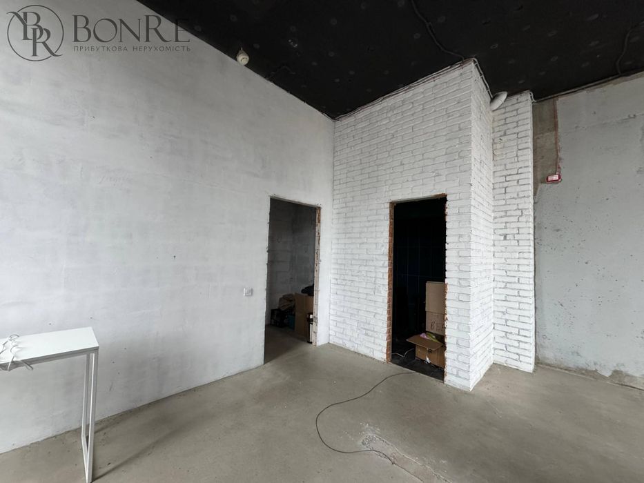 Оренда, Торгове, Фасад, вул. Салютна, 35м2