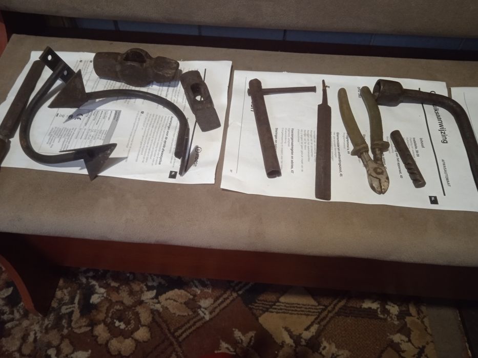 Продам разный инструмент зубила молотки ключи гаечный и т.д