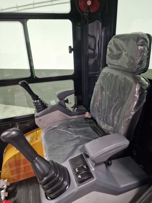 Minikoparka Berger Kraus BK1800KJSR z kabiną silnik KUBOTA 1700kg