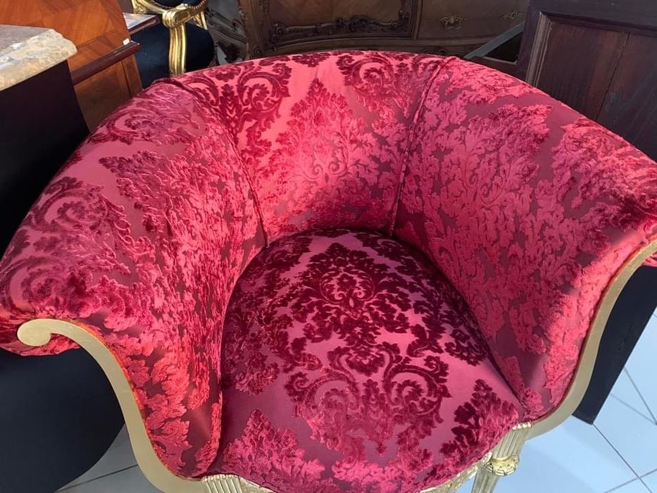 Cadeirões anos 40 de uma sala de musica de palacete