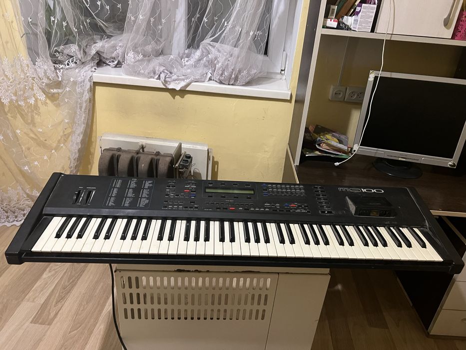 Синтезатор SOLTON MS100