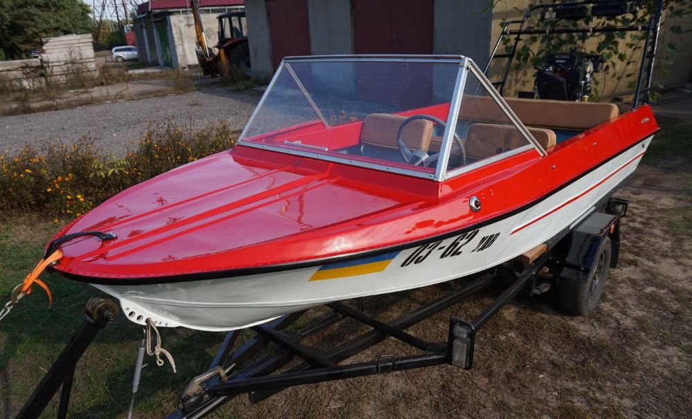 Лодку "КРЫМ", с мотором болотоходом + лафет.